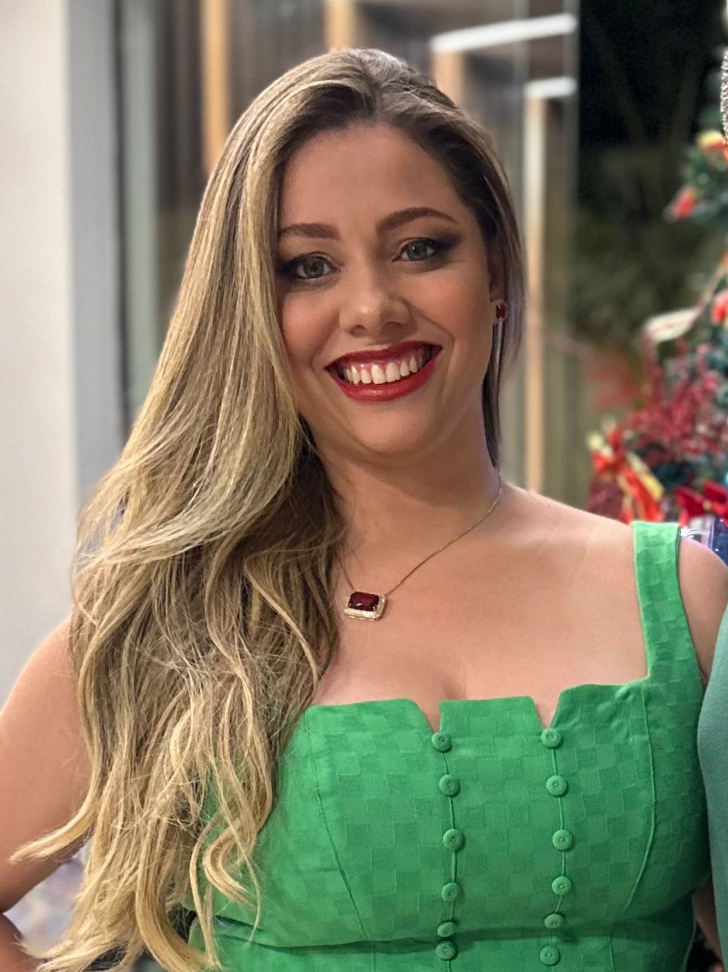 Nayara Oliva